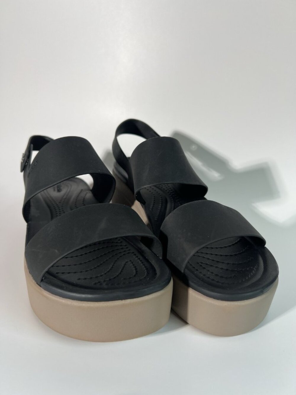 Women's Crocs LiteRide Brooklyn Low Wedge Platform Sandals Size 10 Black Beige - Picture 12 of 12